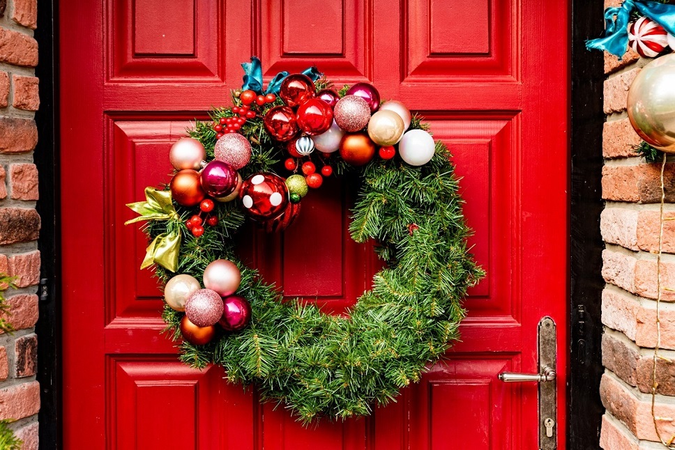 Christmas Wreath Red Front Door 968X645